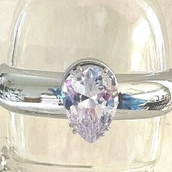 DIAMOND RING 💍 Gorgeous Sanitizer Holder Brand New - Picture 4 of 4